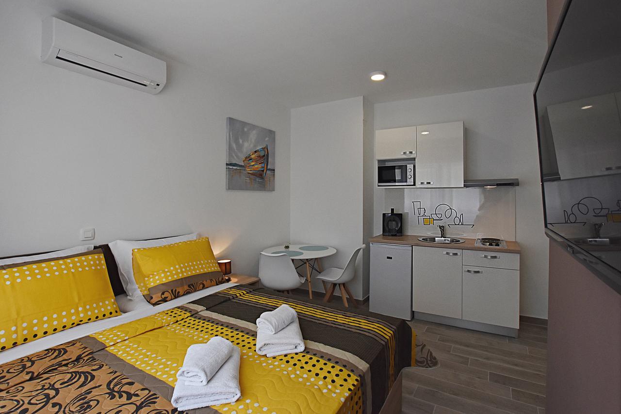 Borna & Roko Apartments Free Parking Zadar Bagian luar foto