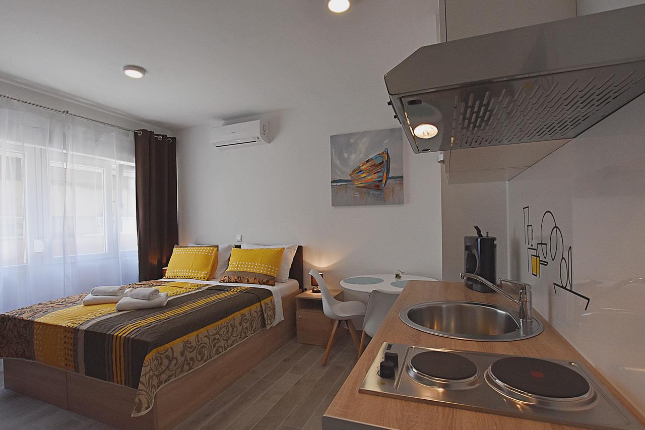 Borna & Roko Apartments Free Parking Zadar Bagian luar foto