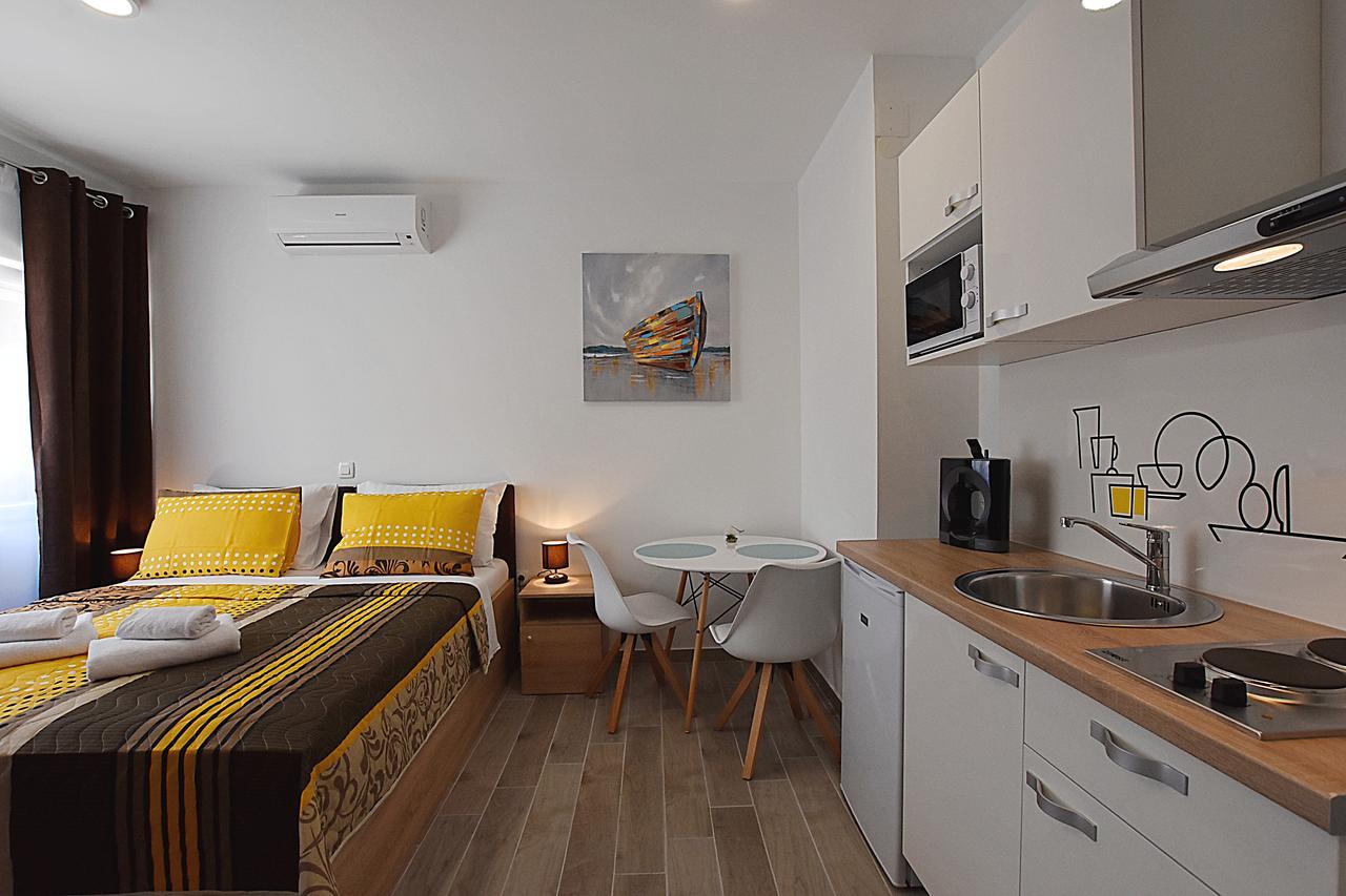 Borna & Roko Apartments Free Parking Zadar Bagian luar foto